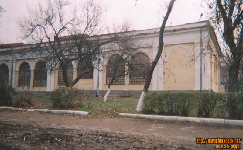 Новочеркасск: Здание торговых рядов. Проспект Платовский