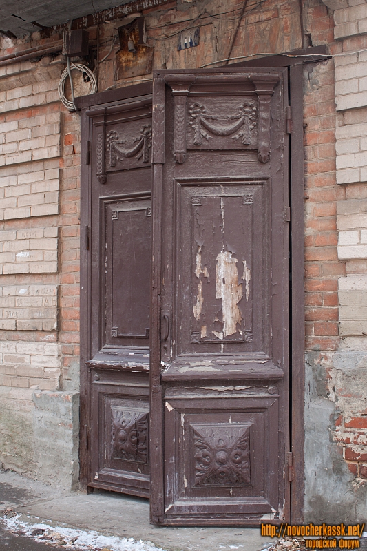 Новочеркасск: Дверь. Улица Троицкая, 3