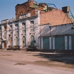Улица Фрунзе, 100. Пивоваренный завод, построен Базенерами в 1904 г.