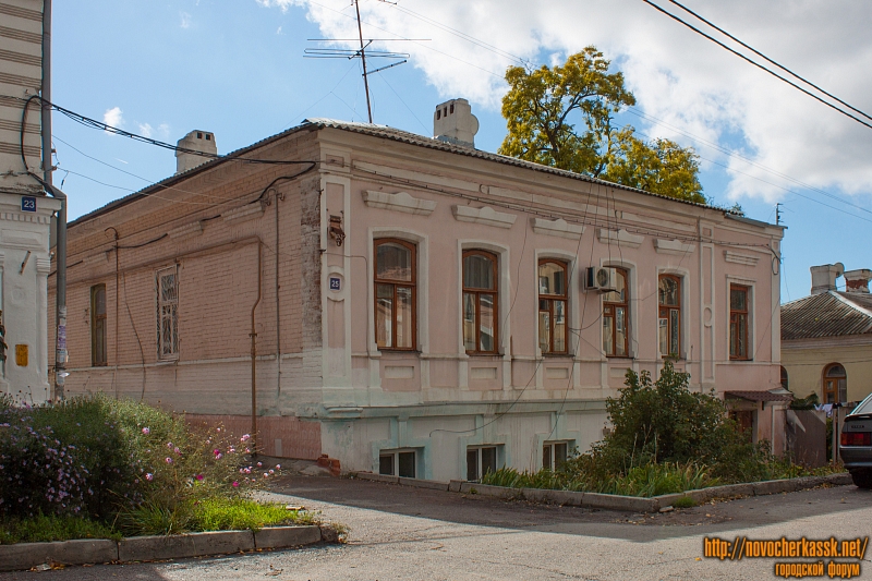 Новочеркасск: Улица Красноармейская, 25