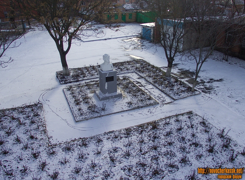 Новочеркасск: Памятник Георгию Сорокину в детском парке