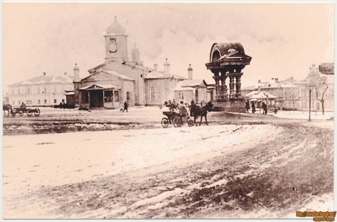 Новочеркасск: Площадь Ермака: временный собор и деревянная арка