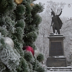 Памятник Платову в канун Новогодних праздников