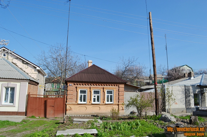 Новочеркасск: Ул. Красноармейская, 100