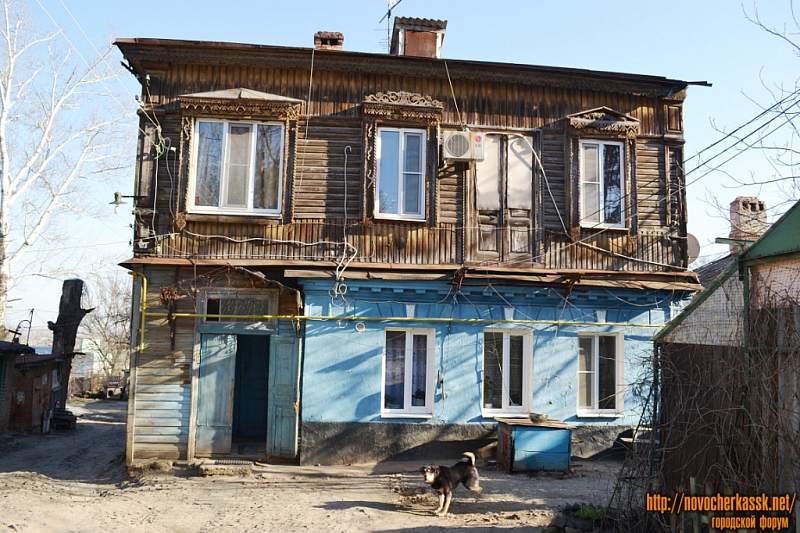 Новочеркасск: Ул. Александровская, 105 (103)