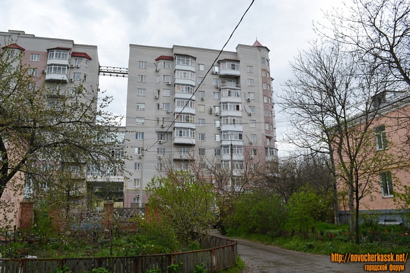 Новочеркасск: Вид со двора ул. Троицкая, 75 / ул.Первомайская