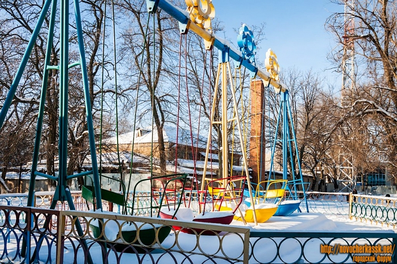 Новочеркасск: Аттракцион «Лодочки» в городском парке