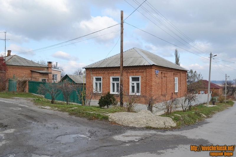 Новочеркасск: ул. Ленгника, 77 / ул. Желябова, 44