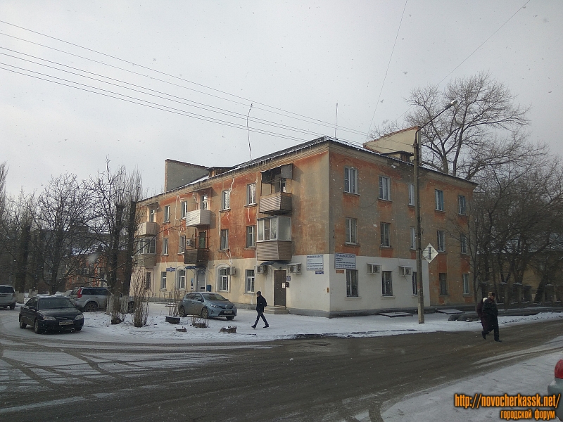 Новочеркасск: Улица Гайдара, 17 / ул. Народная, 63