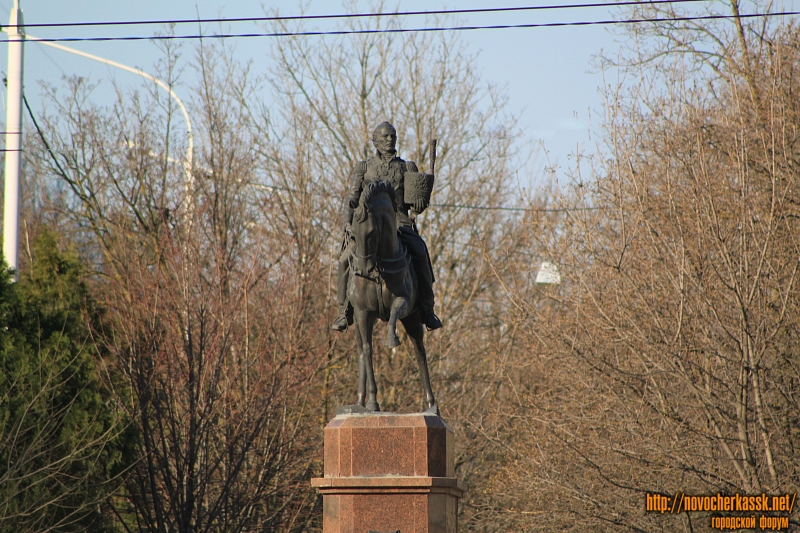Новочеркасск: Памятник Платову на Платовском проспекте