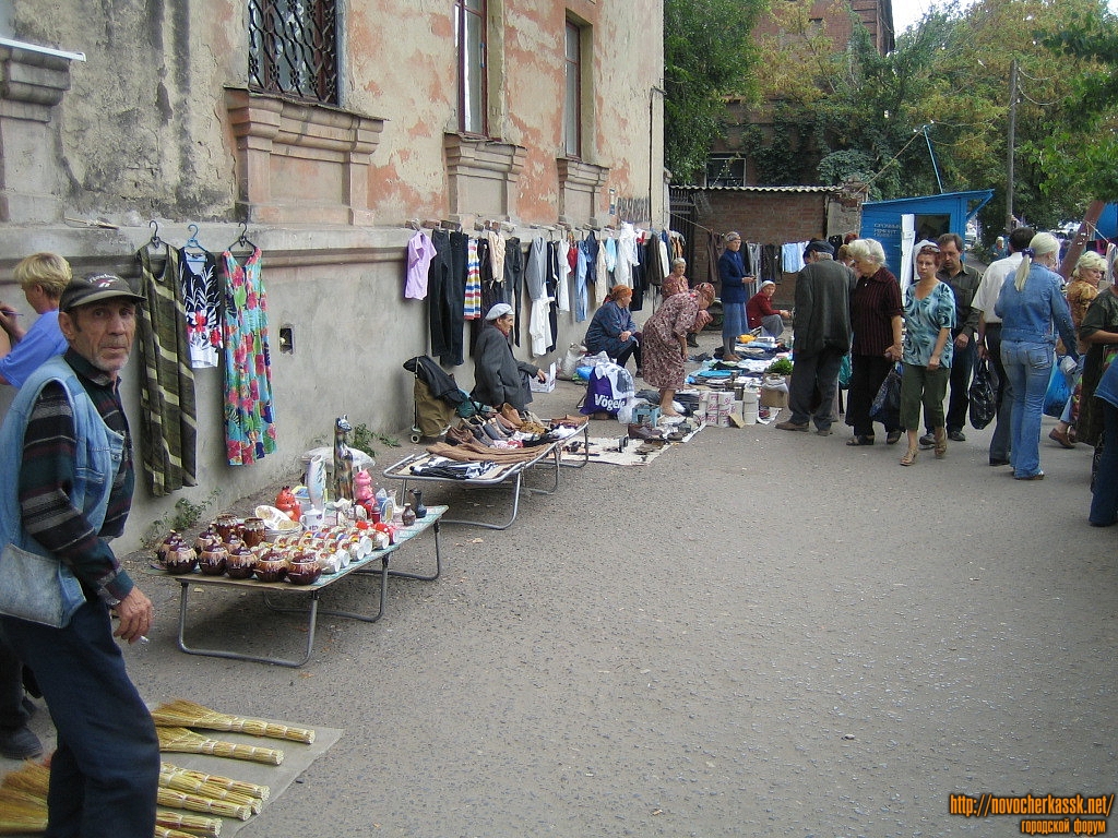 Новочеркасск: Развалы рядом с Азовским рынком, ул. Богдана Хмельницкого