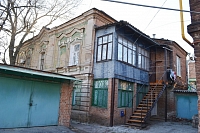Красный Спуск, 6, во дворе