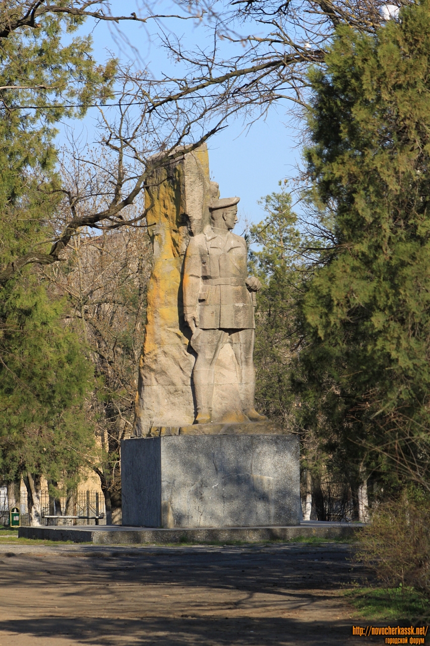 Новочеркасск: Памятник Подтёлкову и Кривошлыкову