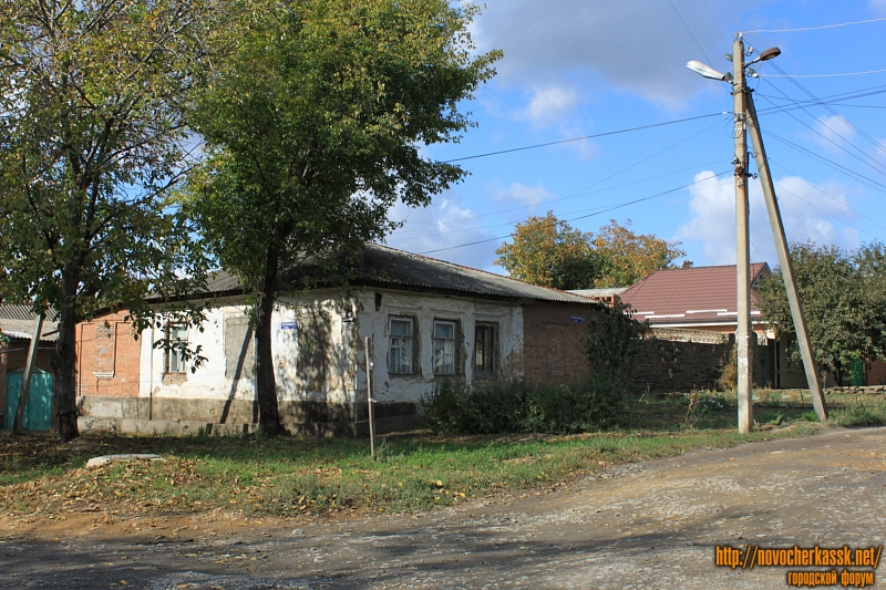 Новочеркасск: Улица Крупской, 71 / улица Тургенева, 56