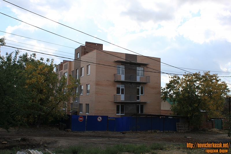 Новочеркасск: Строительство трехэтажного дома на улице Александровской