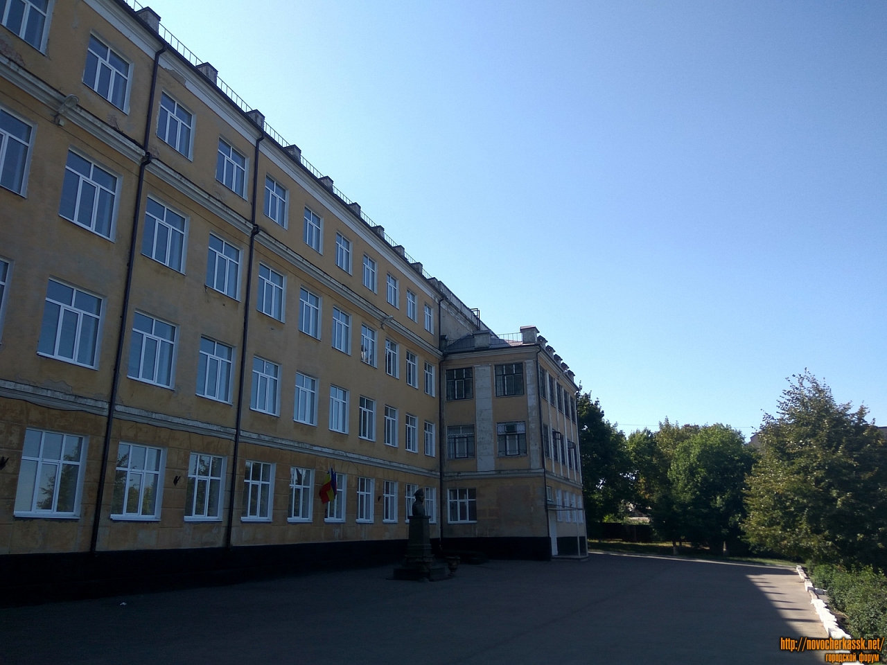 Новочеркасск: Двор школы №19