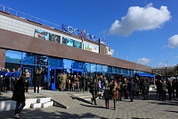 Казаки перед кинотеатром «Космос»