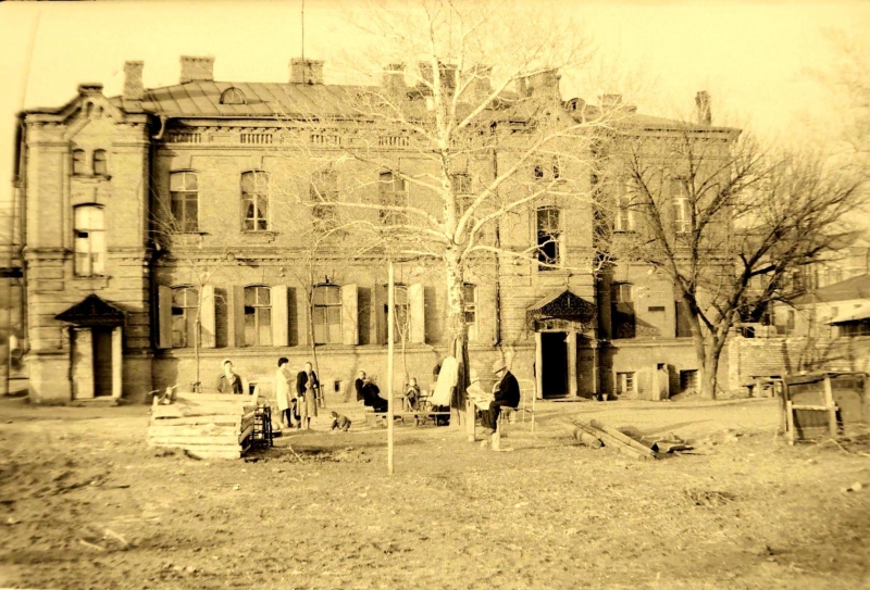 Новочеркасск: Пр. Ермака, 5 (в глубине двора)