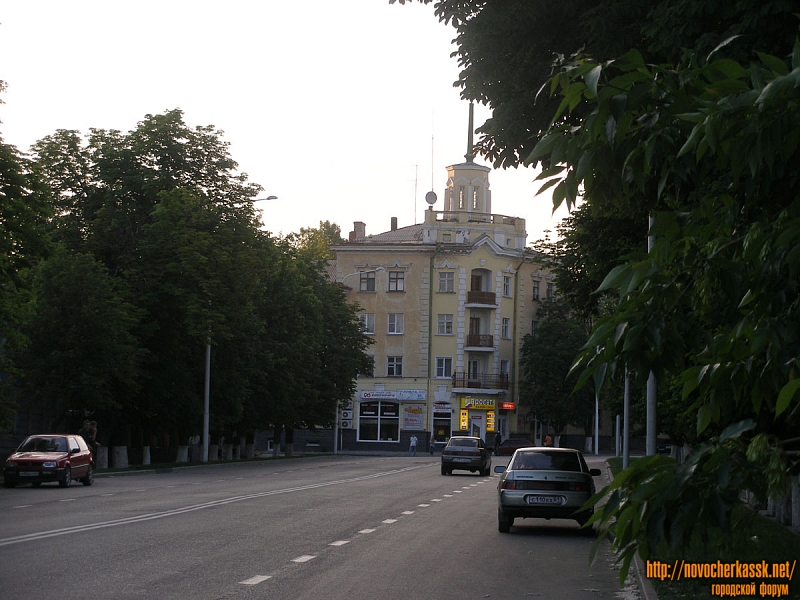 Новочеркасск: Дом на углу Московской и Кривопустенко