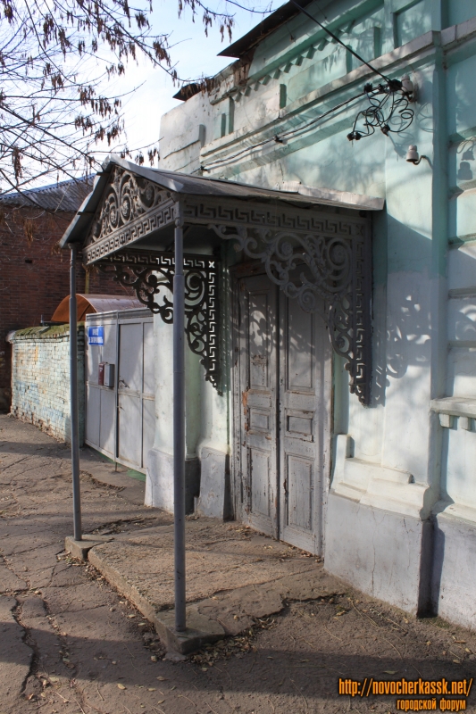 Новочеркасск: Улица Комитетская, 90. Входная группа