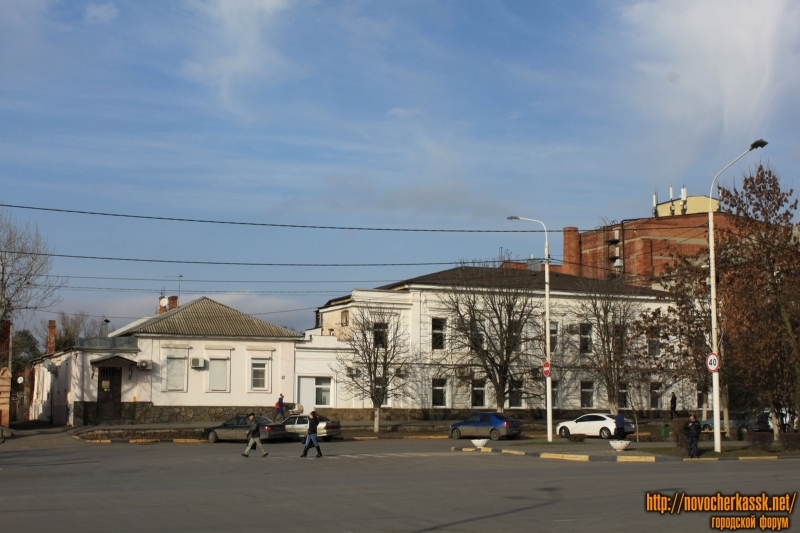Новочеркасск: Проспект Платовский, 74, 76