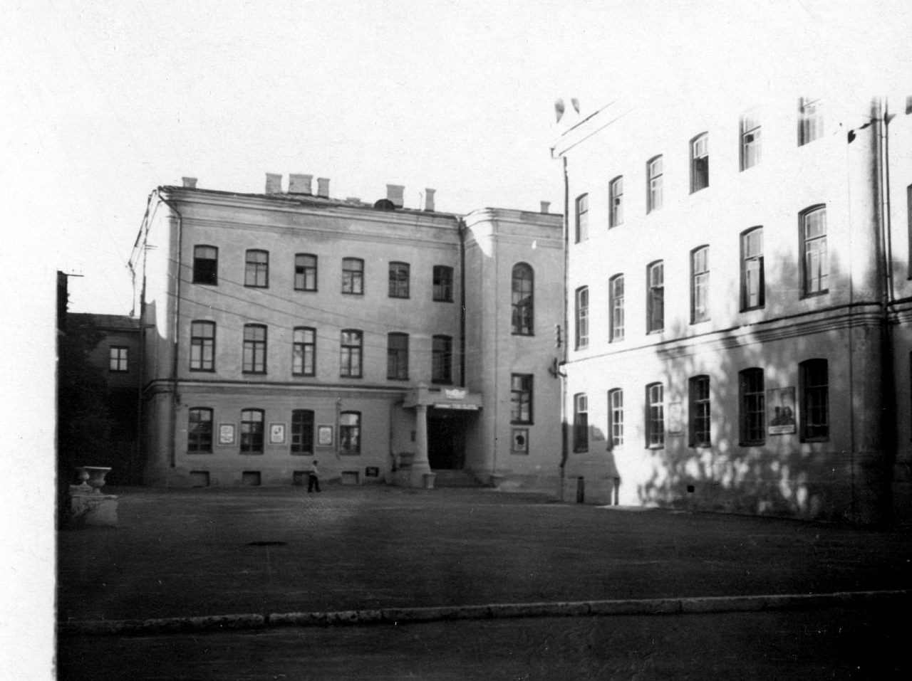 Новочеркасск: Новочеркасское военное суворовское училище. Учебный корпус