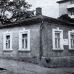 Дом хужожника И. Крылова. Угол Будённовской и Крылова