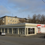 Сооружение на месте парковки (а ранее цветочного рынка) на углу Ленгника и Баклановского