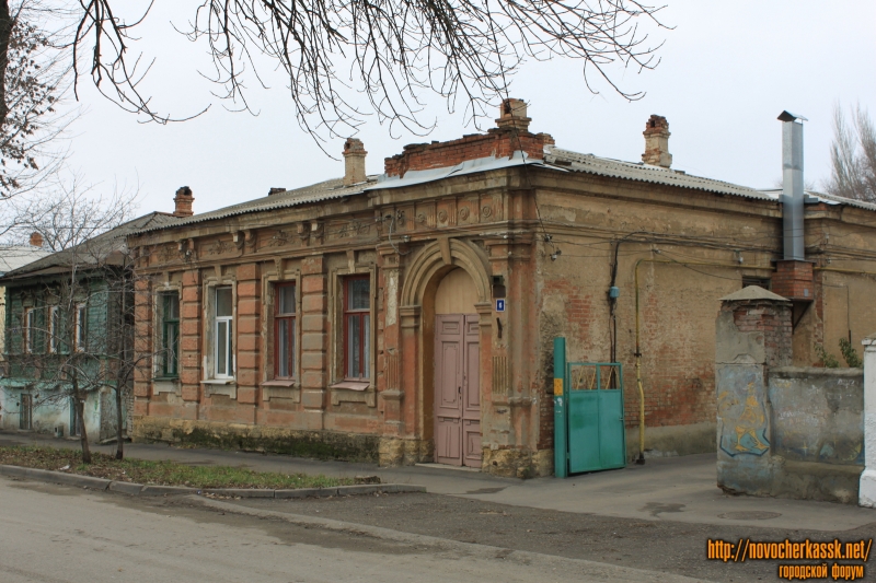 Новочеркасск: Улица Красноармейская, 6