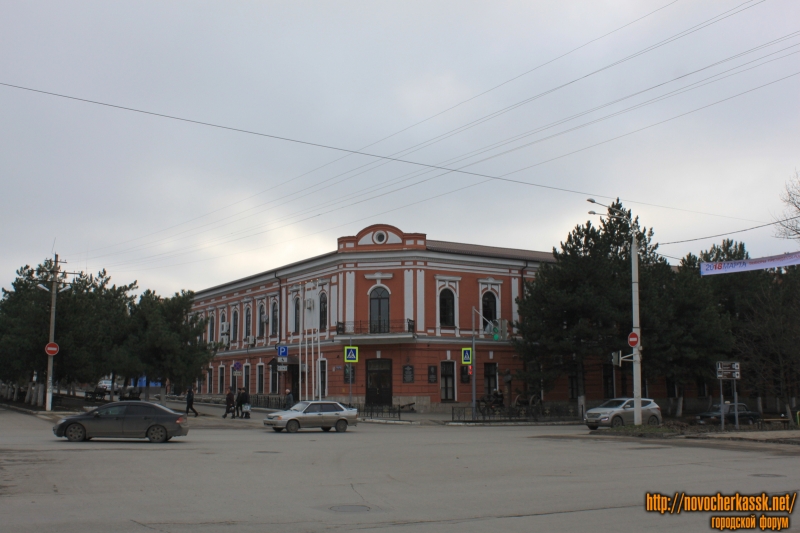 Новочеркасск: Угол Платовского и Пушкинской. НСВУ МВД РФ