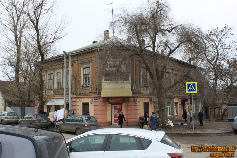 Новочеркасск: Улица Думенко, 2 / улица Орджоникидзе