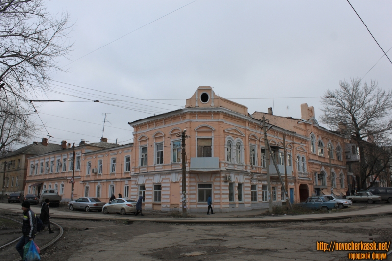 Новочеркасск: Улица имени генерала Лебедя, 55 / улица Орджоникидзе, 44