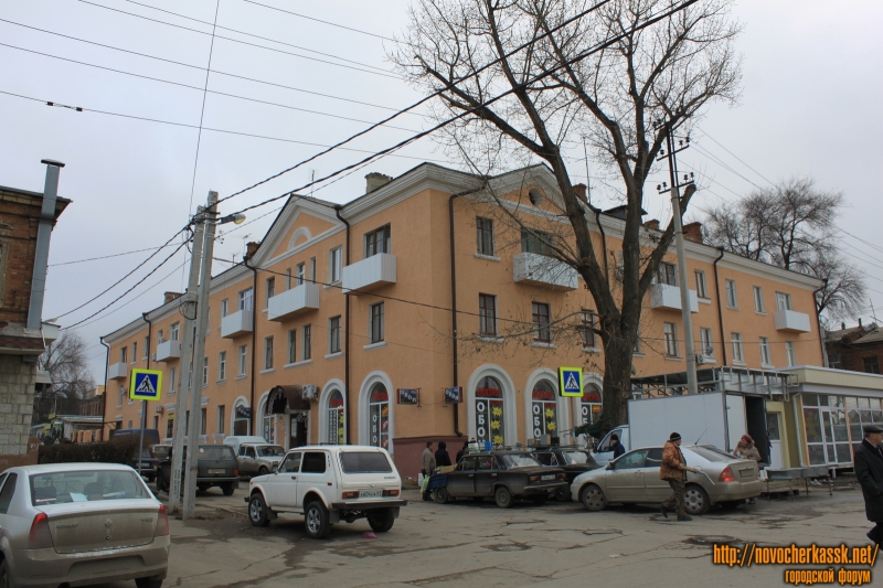 Новочеркасск: Улица Думенко, 5 / улица Богдана Хмельницкого, 54