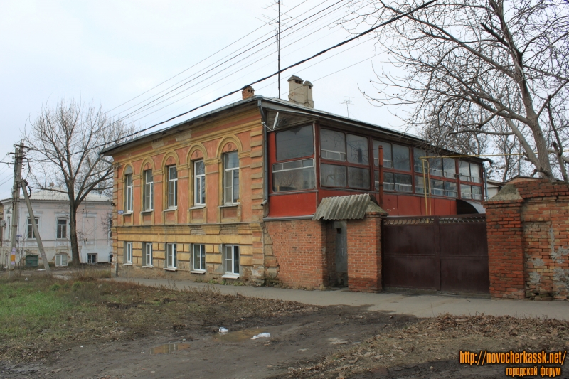 Новочеркасск: Дом на углу Платовского, 154 / Кирпичной улицы, 78