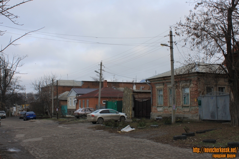 Новочеркасск: Улица Кирпичная, 84, 86, 88