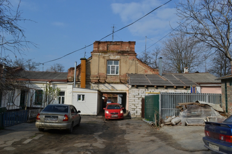 Новочеркасск: Двор улицы Московской, 63