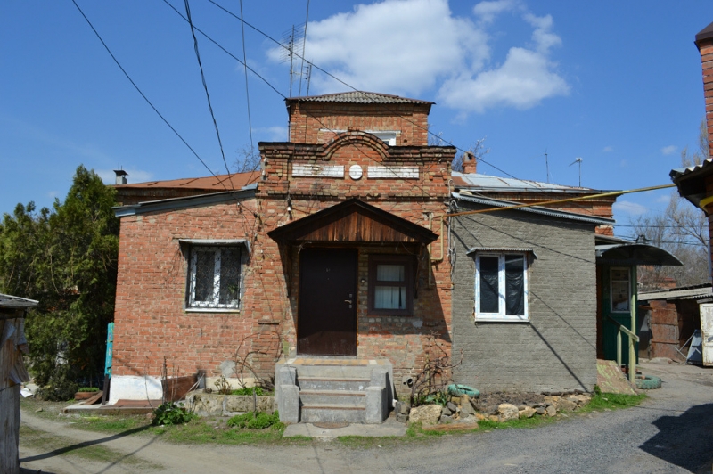Новочеркасск: Улица Комитетская, 88 (во дворе)