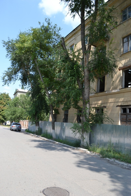 Новочеркасск: Проспект Баклановский, 8 / ул. Островского, 2