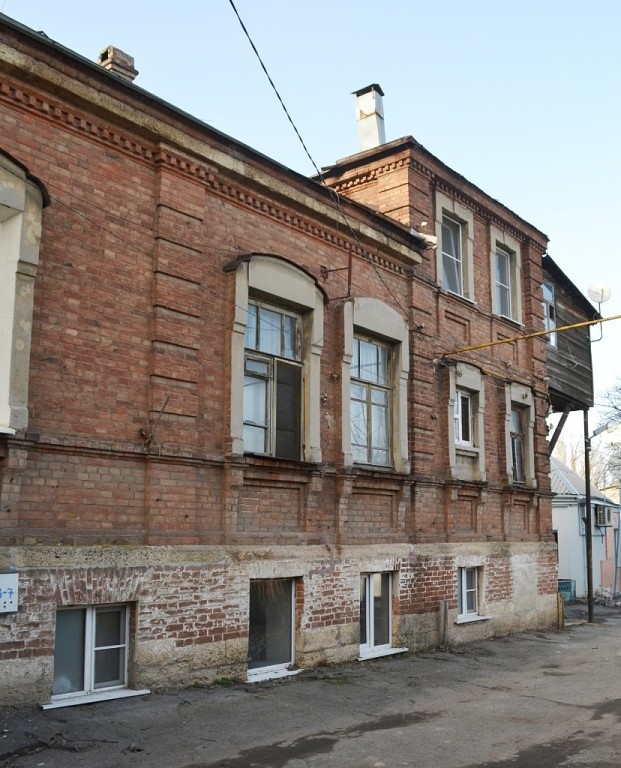 Новочеркасск: Ул. Фрунзе, 16. Двор