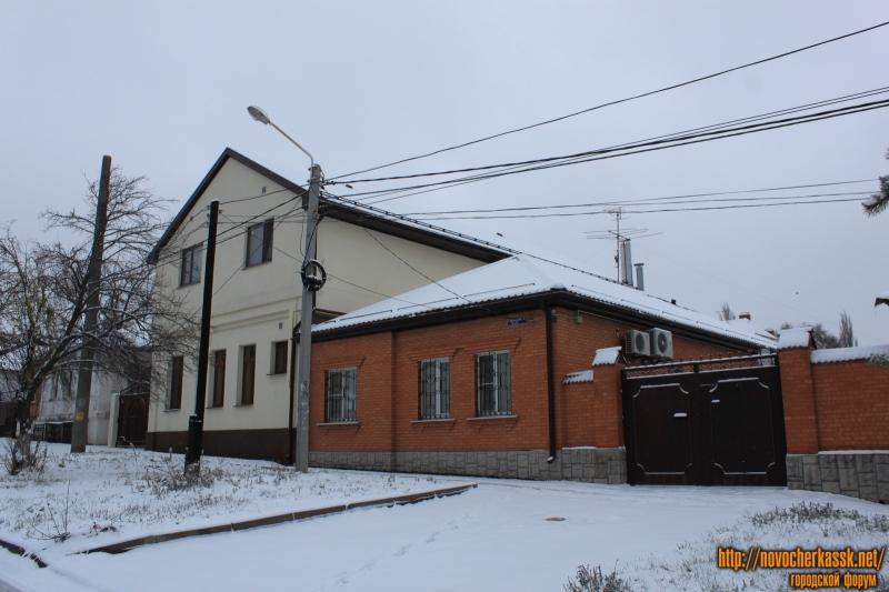 Новочеркасск: Переулок Галины Петровой, 8, 10
