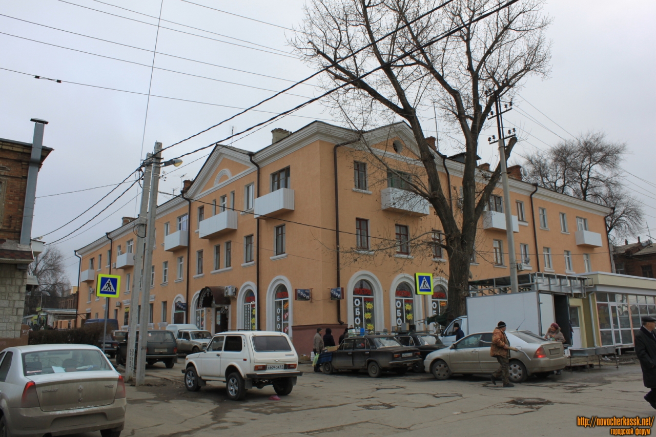 Новочеркасск: Улица Думенко, 5 / улица Богдана Хмельницкого, 54