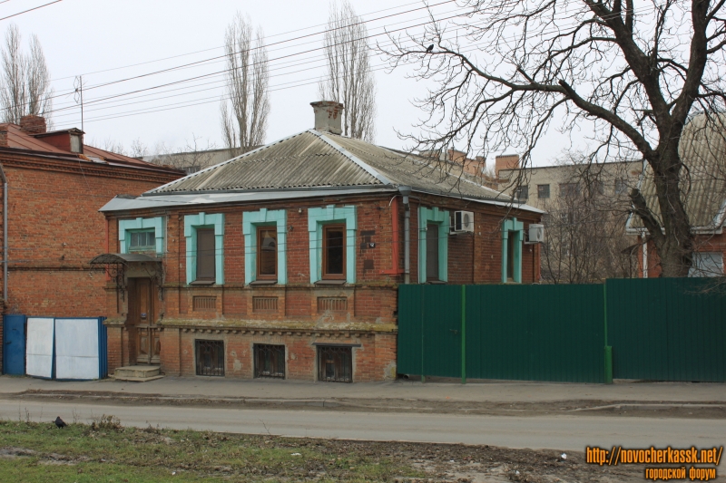 Новочеркасск: Улица Крылова, 12