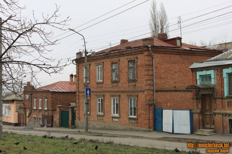 Новочеркасск: Улица Крылова, 16, 18