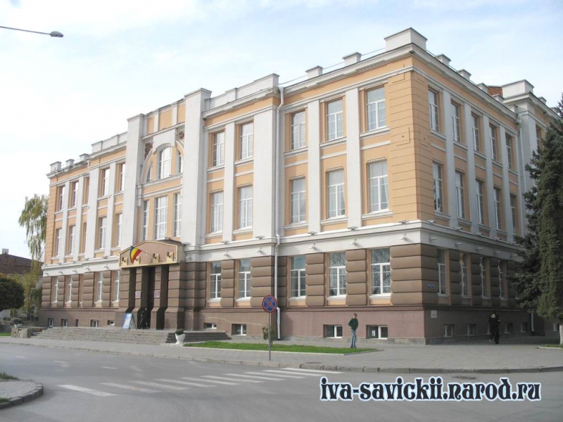 Новочеркасск: Городской дом культуры. Угол Платовского и Атаманской