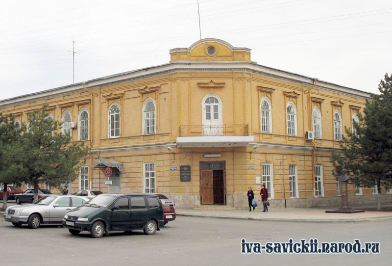 Новочеркасск: Угол Платовского и Пушкинской