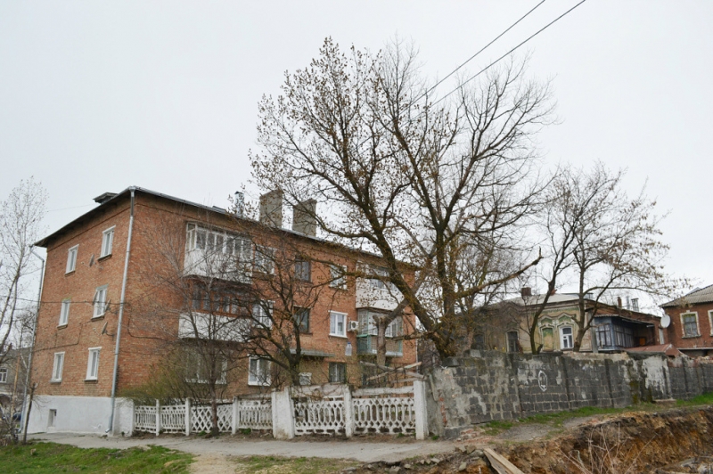 Новочеркасск: Пер. Путиловский, 38 / Красный спуск