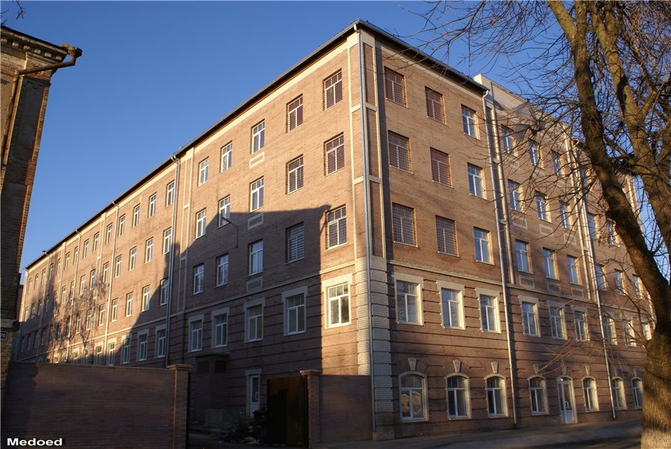 Новочеркасск: Общежитие бывшего военного училища связи (Александровская)