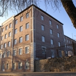 Общежитие бывшего военного училища связи (Александровская)