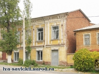 Красный спуск, 10