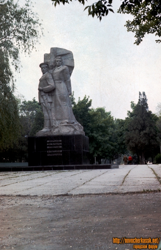 Новочеркасск: Памятник Подтёлкову и Кривошлыкову